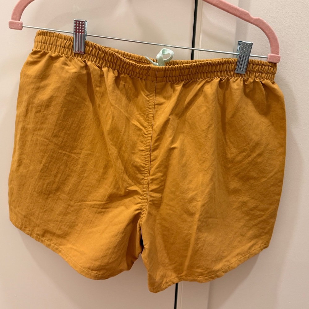 NWOT Patagonia Women's Funhoggers 4” Shorts | Medium (US 4-6) - Picture 11 of 11